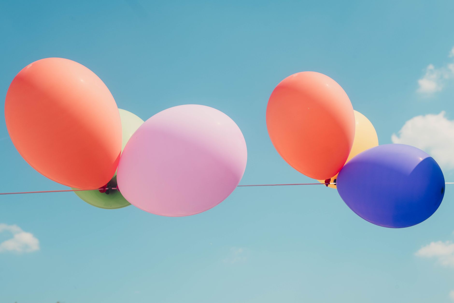 Ballons hélium ou à air : réussir sa déco de ballons